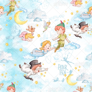 Pode incluir: Um padrão repetitivo com ilustrações em aguarela de Peter Pan, Wendy, Sininho e uma personagem de cartola a voar num céu azul claro com nuvens, luas crescentes amarelas e estrelas, com o texto Peter Pan visível no fundo.