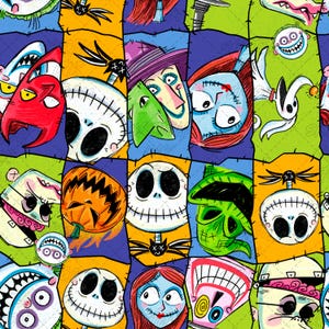 Pode incluir: Um tecido com padrão repetitivo apresentando ilustrações coloridas de personagens de O Estranho Mundo de Jack, incluindo Jack Skellington, Sally, Zero e Oogie Boogie, sobre um mosaico de quadrados laranja, azuis e verdes.
