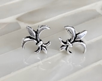 Sterling Silver Fleur De Lis Stud Earrings – New Orleans Jewelry