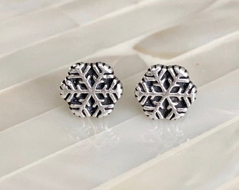 Snowflake Stud Oorbellen- Kerstmis- Sneeuw -Sterling Zilveren Oorbellen- Winter Sieraden Studs- Vakantiecadeau- Kousen Stuffer- Meisjes Oorbellen