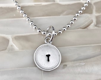 Initial choker Necklace- Initial letter- Sweetheart Necklace- Daughter- Mothers Necklace- choker- Initial Pendant- Birthday- Gift for her