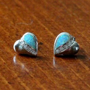 Sterling Silber Blue Opal Herz Ohrstecker - CZ Akzente