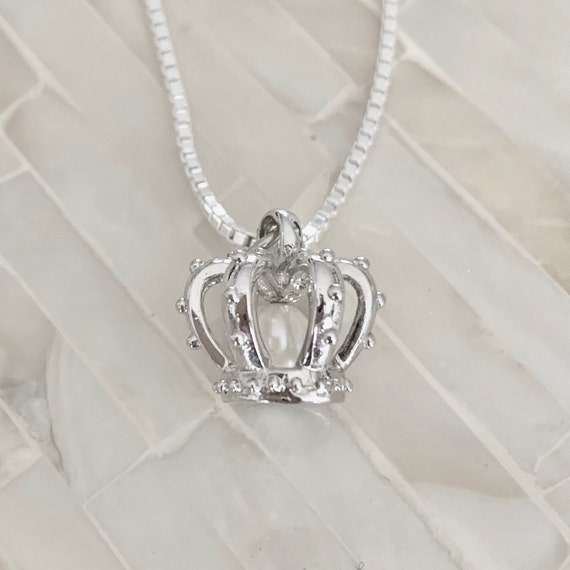 Pearl necklace with crown pendant online