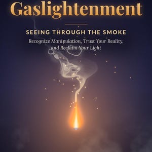 Puede incluir: Una portada de libro titulada Gaslightenment: Seeing Through the Smoke, con el subtítulo Recognize Manipulation, Trust Your Reality, and Reclaim Your Light por Nicole Killian. El fondo oscuro muestra una llama y humo.
