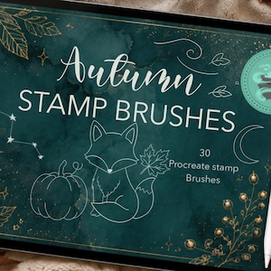 Op de afbeelding: Een digitaal tabletscherm met een donkergroenblauwe achtergrond met gouden lijntekeningen van bladeren, een sterrenbeeld, een pompoen, een vos en een maansikkel. De tekst luidt Autumn STAMP BRUSHES en 30 Procreate stamp Brushes.