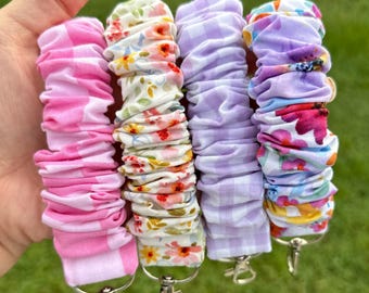 Nyckelring med scrunchy-motiv | Nyckelringsarmband med ögla | Handledsrem i bomull | Present till henne | Presenter till lärare