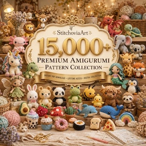 Könnte beinhalten: Eine digitale Sammlung von über 15.000 Premium-Amigurumi-Häkelanleitungen von StitchoviaArt, mit einem großen zentralen Schild, umgeben von zahlreichen kleinen, bunten gehäkelten Figuren wie Tieren, Fabelwesen und verschiedenen Lebensmitteln.