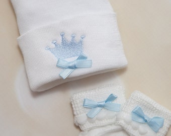 Conjunto de gorro y calcetines para bebé recién nacido en el hospital. Conjunto para bebé niño recién nacido. Gorro de hospital para bebé niño recién nacido.