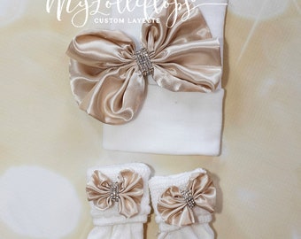 Newborn Baby Girl Gift Set  Newborn Satin Bow Hospital  Hat and Socks Set Baby Girl Newborn Set Gift Set