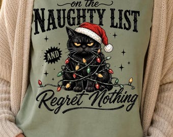 PNG de la lista de los traviesos, diseño de sublimación de gato negro gruñón para Navidad, camiseta navideña divertida, no te arrepientas de nada, descarga digital de gato con gorro de Papá Noel
