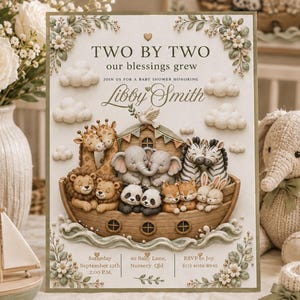 Può includere: Un invito rettangolare per baby shower con un'illustrazione in stile 3D dell'arca di Noè con coppie di giraffe, elefanti, zebre, leoni, panda, volpi e conigli. Il testo recita: TWO BY TWO our blessings grew, Libby Smith.