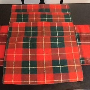 Vintage julrutiga bordslöpare och bordsunderlägg, set om 5, rödgröna tartan vintersemesterdukar, julbordslandskapsdekoration
