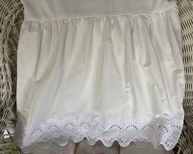 Vintage Bed Skirt Fulldouble Bed Size White Eyelet Etsy