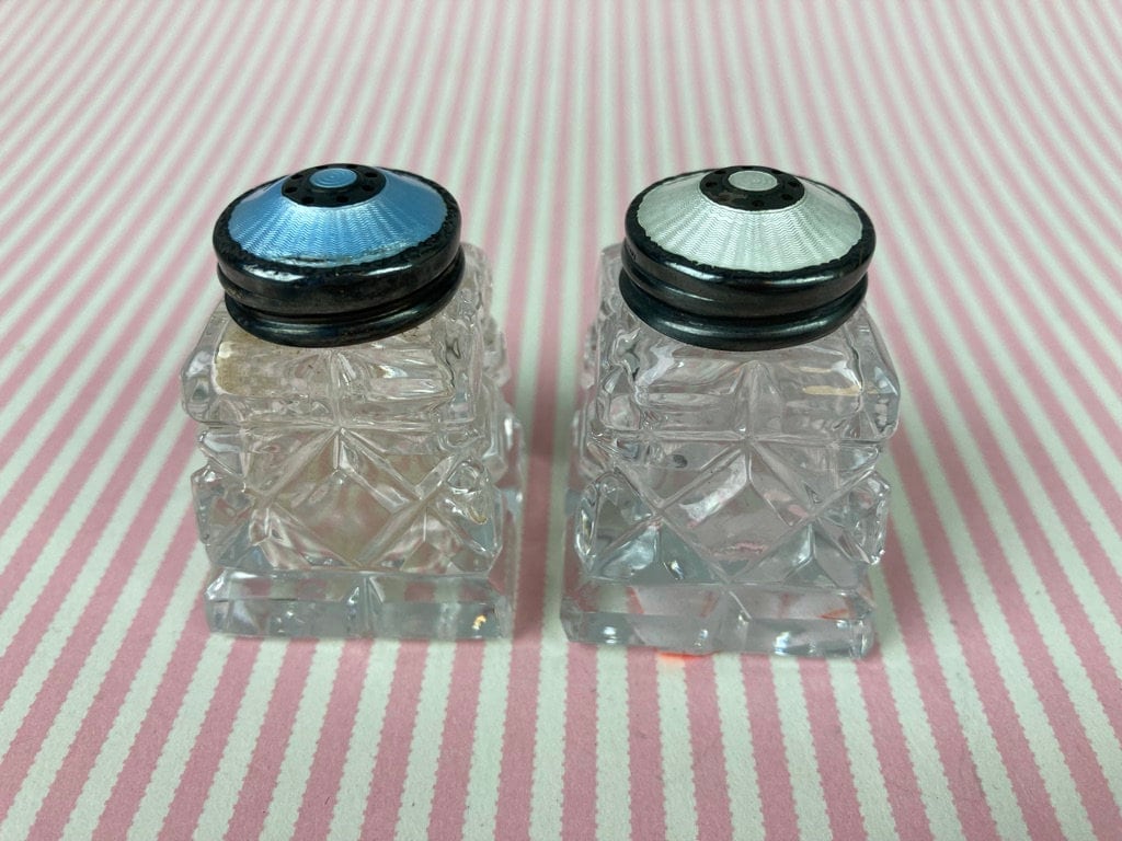 Hroar Prydz シルバーとギロシェエナメルガラス製ソルト&ペーパー