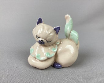 Vintage Kitten Figurine, Kay Finch Laying Down Kitten, Kay Finch California Pottery Co., 1940's Figurine, Soft Pastel Colors, Sleeping Kitty