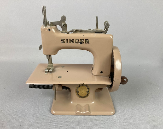 Vintage Miniature Singer Sewing Machine, Child's Toy, Model 20, Made in