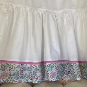 Vintage Bed Skirt, Pottery Barn, Queen Bed Size, Floral Print Border with Piping, Gathered Bed Skirt, with Split Corners, 14" Drop, Cottage