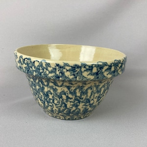 Vintage Mixing Bowl, Robinson Ransbottom, Blue and Off White Spongeware,  7 1/4&quot; diameter x 4 1/4&quot; tall , Made in the USA