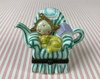 Vintage, Tiny Trinket Box, Striped Cottage Overstuffed Chair with Yellow Kitty, a Fancy Cushion and a Book, "Mid-West", Hinged Lid