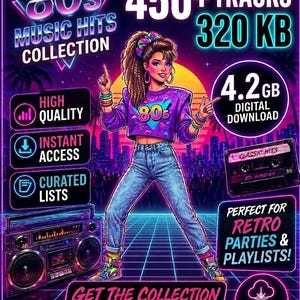 Puede incluir: Un anuncio de colección de música digital con una persona con ropa de los 80, un radiocasete y una cinta de casete. El texto incluye 80s MUSIC HITS COLLECTION, 450+ TRACKS, 320 KB, 4.2 GB DIGITAL DOWNLOAD, HIGH QUALITY, INSTANT ACCESS y CURATED LISTS.