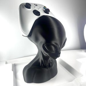 Alien Controller Stand Compatible with PS5 and Xbox Series X/S Controllers