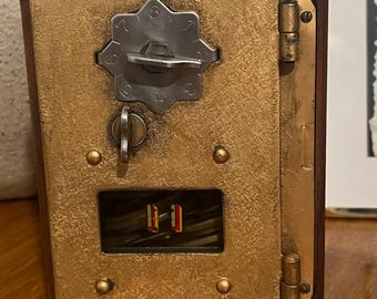 Hucha antigua con forma de puerta de buzón de correos - Hucha artesanal de madera maciza con cerradura de combinación funcional - Hucha antigua de material postal