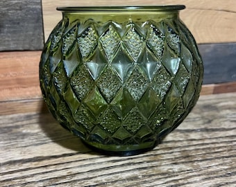 Portacandele votivo vintage in vetro verde oliva / Ciotola per rose con motivo a rombi trapuntati / Decorazione da tavola in vetro pressato in stile moderno di metà secolo