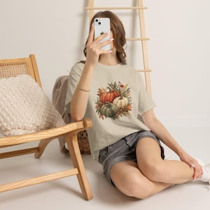 Pumpkin Patch Shirt for Women, Heirloom Pumpkin Fall Tee, Botanical Autumn Graphic Shirt, Harvest Outfit image 3