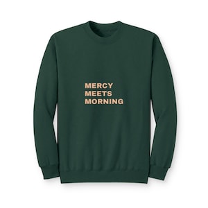 Bluza z kapturem Mercy Meets Morning Christian Puff, okrągły dekolt z wypukłym napisem Faith, prezent motywacyjny dla kobiet zdjęcie 2