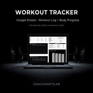 Puede incluir: Un ordenador portátil que muestra una hoja de cálculo de seguimiento de entrenamiento con gráficos y tablas. El texto dice: WORKOUT TRACKER, Google Sheets, Workout Log + Body Progress, 1,075 EXERCISE VIDEOS | AUTOMATIC CHARTS y COACHSHEETSLAB.