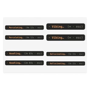 Puede incluir: Una hoja de ocho pegatinas rectangulares con esquinas redondeadas, fondo negro y texto naranja. Las pegatinas muestran las frases Percolating... (4m 12s · esc), Vibing... (∞ · esc), Noodling... (2m 03s · esc) y Hallucinating... (5m 15s · esc).