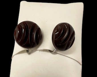 Vintage Brown Carved Bakelite Button Earrings, Screw Back, Deeply Carved, Chocolate Brown 1940s