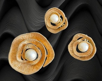 Vintage Crown Trifari Gold Swirl Textured Single Pearl Brooch & Earrings Set