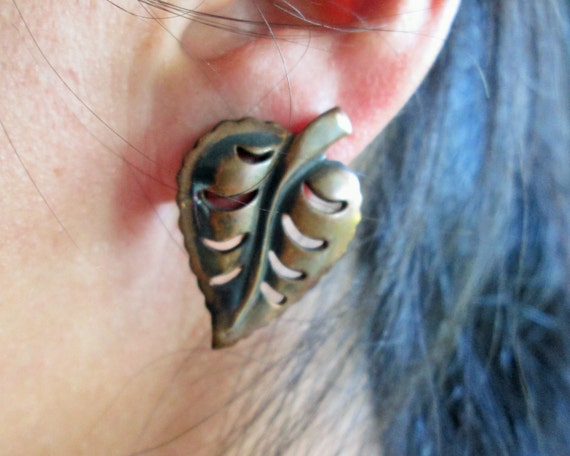 Copper Leaf Motif Vintage Earrings, Retro Screw B… - image 2