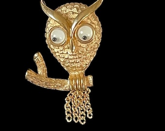 Vintage 1970s Avon Googly Eyed Tassel Fringe Owl Brooch, Figural Pin, Kinetic Jewelry, Whimsical, Critter Pin, Bird Lover, Gold Tone