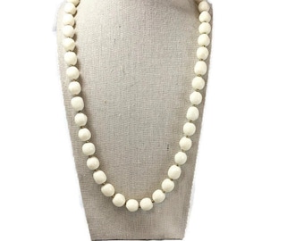 Vintage White Plastic Beaded Necklace with Silver Tone Beads 1960s Acrylic Beads Retro Summer Necklace Classic Layering