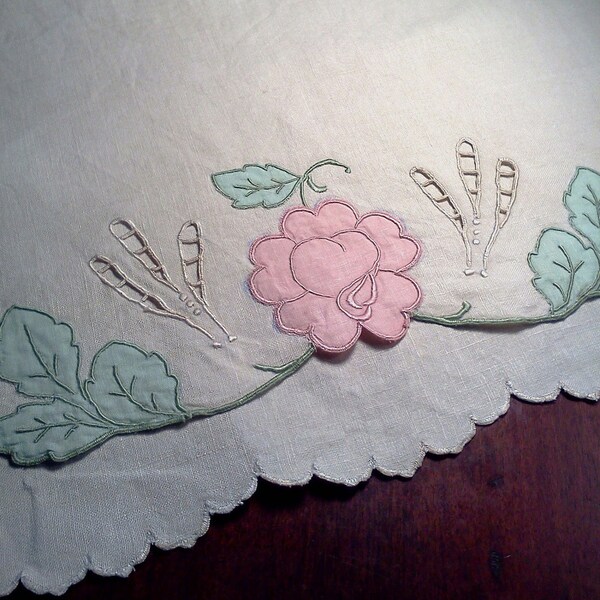 Vintage Table Runner Applique, Shabby Chic, Cottage, Pink