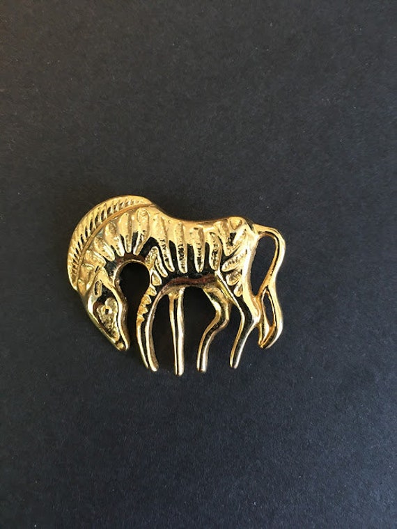 Vintage Shiny Gold Tone Zebra Brooch, Figural Bro… - image 4