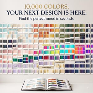 Può includere: Un grande espositore a parete con 10.000 campioni di colore organizzati in tavolozze con etichette come Serene Coastal, Desert Sunset ed Electric Neon. Sopra l'espositore, il testo recita 10,000 COLORS. YOUR NEXT DESIGN IS HERE. Find the perfect mood in seconds.