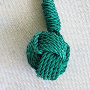 Green Monkey Fist keyring, Hand Tied, Macrame, Fancy Ropework - #328