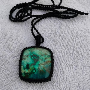 Natural Chrysocolla macrame pendant Gemstone Healing Crystal Chrysocolla Macrame Necklace Chryrasocolla Macrame Jewelry Handmade pendant