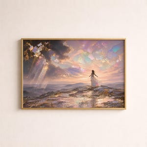 Può includere: Una stampa artistica da parete rettangolare che raffigura un paesaggio con una persona in piedi su una cima rocciosa. Il cielo è pieno di nuvole iridescenti e luminose nei toni del rosa, dell'oro e del viola, con raggi di luce sulle colline.
