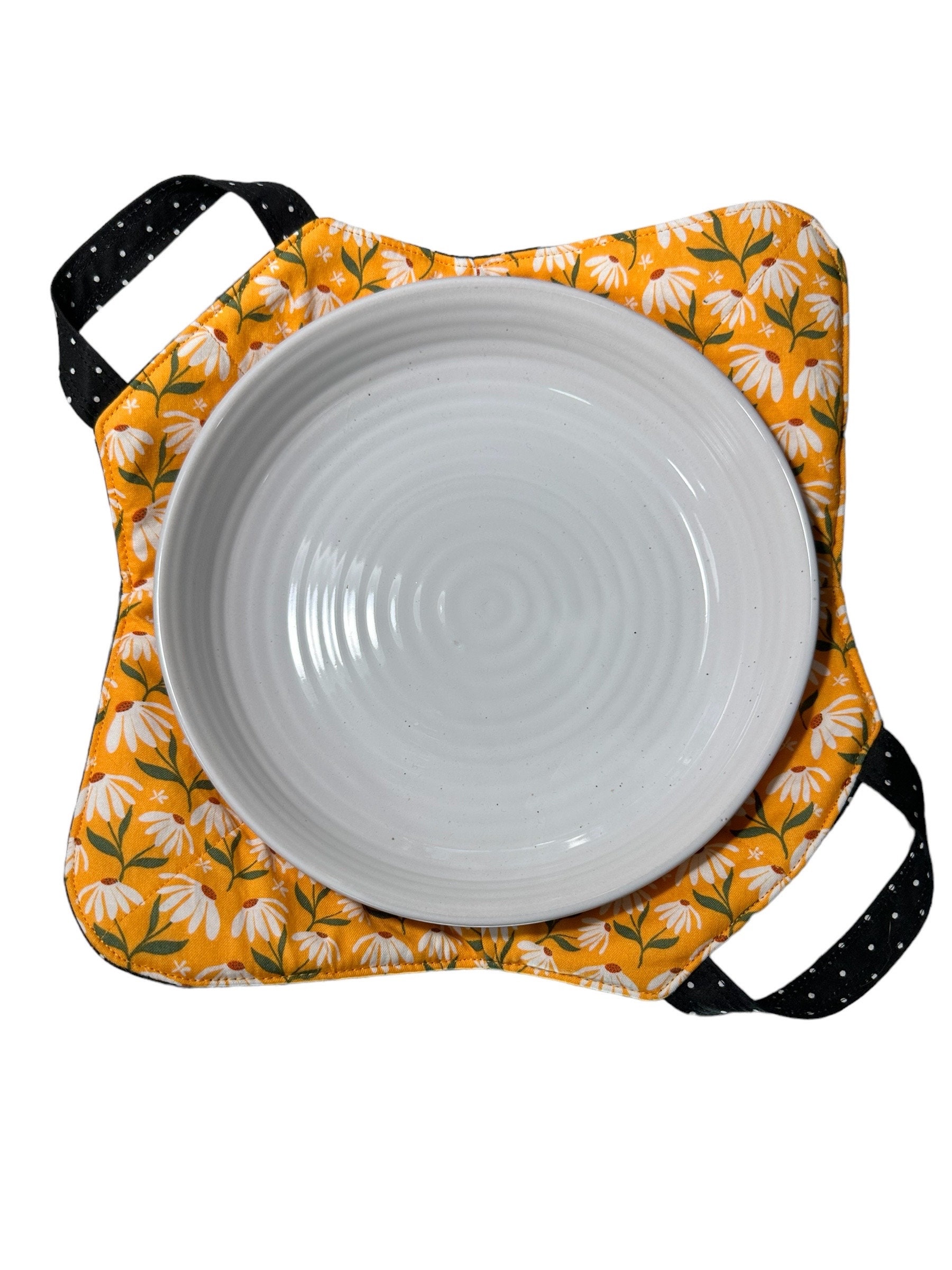 READY TO SHIP 9" Pasta Bowl / Pie Cozy Plate Carrier with Handles, Kitchen Pot Holder Microwave Cover, Hot dish holder w/ Hook Daisies black