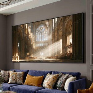 Solbelyst gotisk katedral interiör canvas, väggkonst med målat glasfönster, historisk arkitektur canvas, dekoration med andliga ljusstrålar