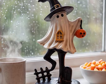 Halloween-spökfigur med häxhatt, kuslig hylldekoration, söt häxig heminredning, present till spökälskare