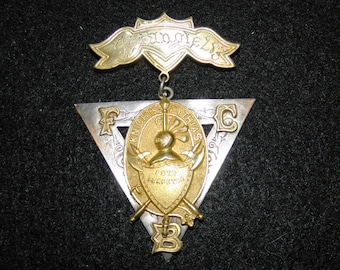 Spilla gioiello vintage Knights of Pythias Small Triangle 283 Knight - Boswell Indiana - da DustyMillerAntiques