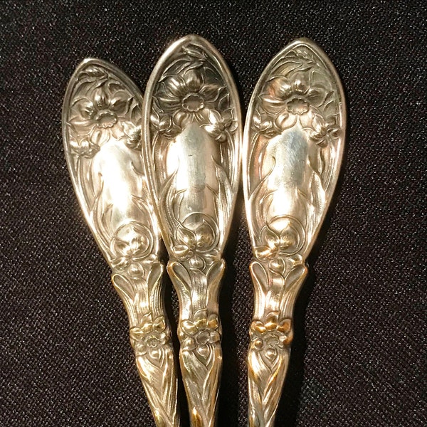 Vintage Oxford SIlver Plate Narcissus Teaspoons - set of 3 - 1908 - from DustyMillerAntiques