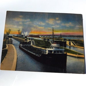 Carte postale géante vintage Locks at Sault Ste Marie Michigan - années 40 - de DustyMillerAntiques