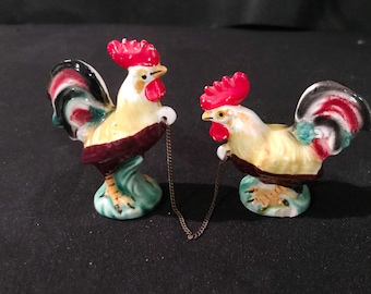 Vintage angekettete Hahn & Henne Figuren - 1950er Jahre - von DustyMillerAntiques