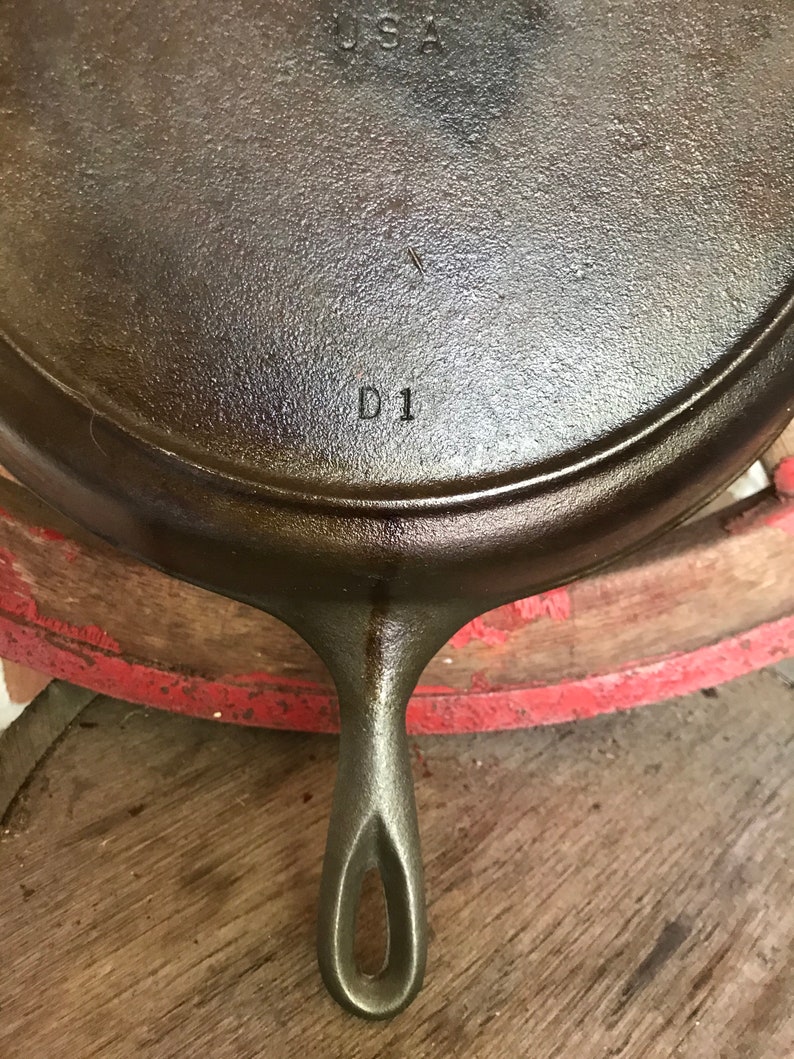 Vintage Huge Lodge Cast Iron Skillet 10 With 9123 Heat Ring Etsy